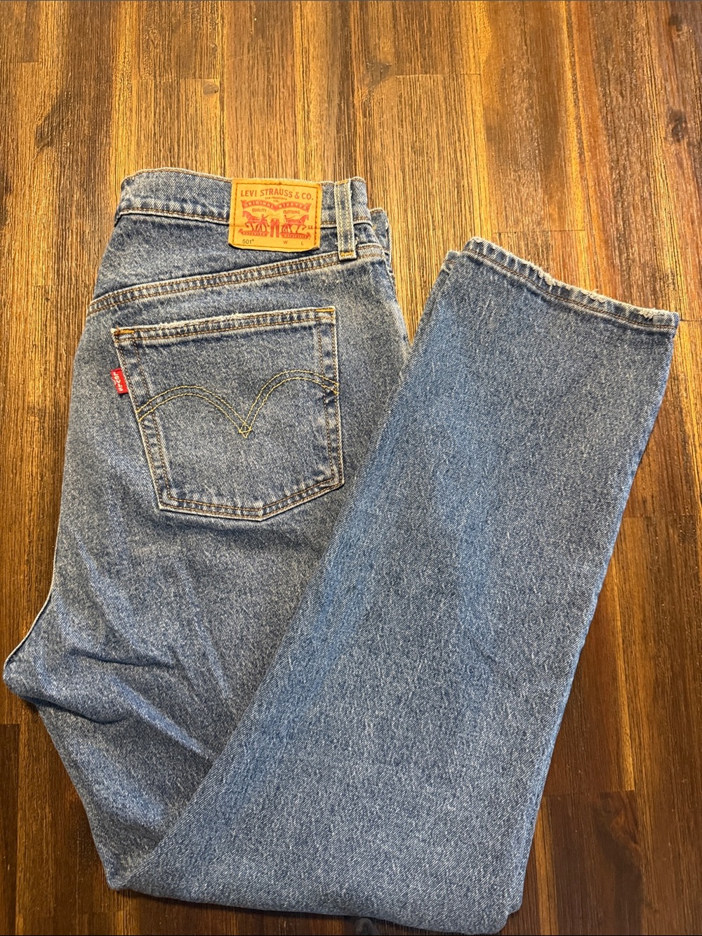 Classic Women’s Levi 501 Blue Denim Jeans - Picture 4 of 7